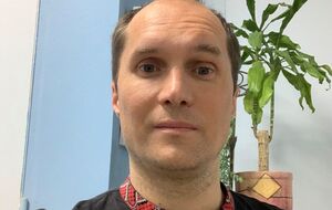 Стрелок не добил всех и даже не дострелял по машине Шефира весь магазин. То есть задачи проконтролировать убийство не было