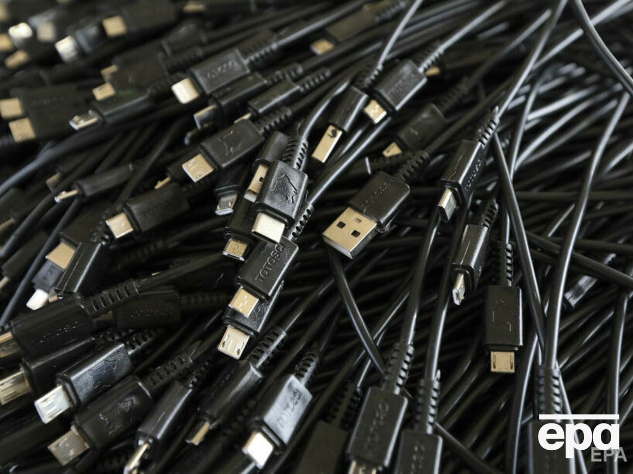 В 2018 году половина зарядных устройств, проданных со смартфонами, имела разъем USB micro-B