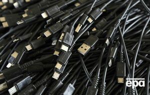 2018 року половина зарядних пристроїв, проданих зі смартфонами, мала роз'єм USB micro-B