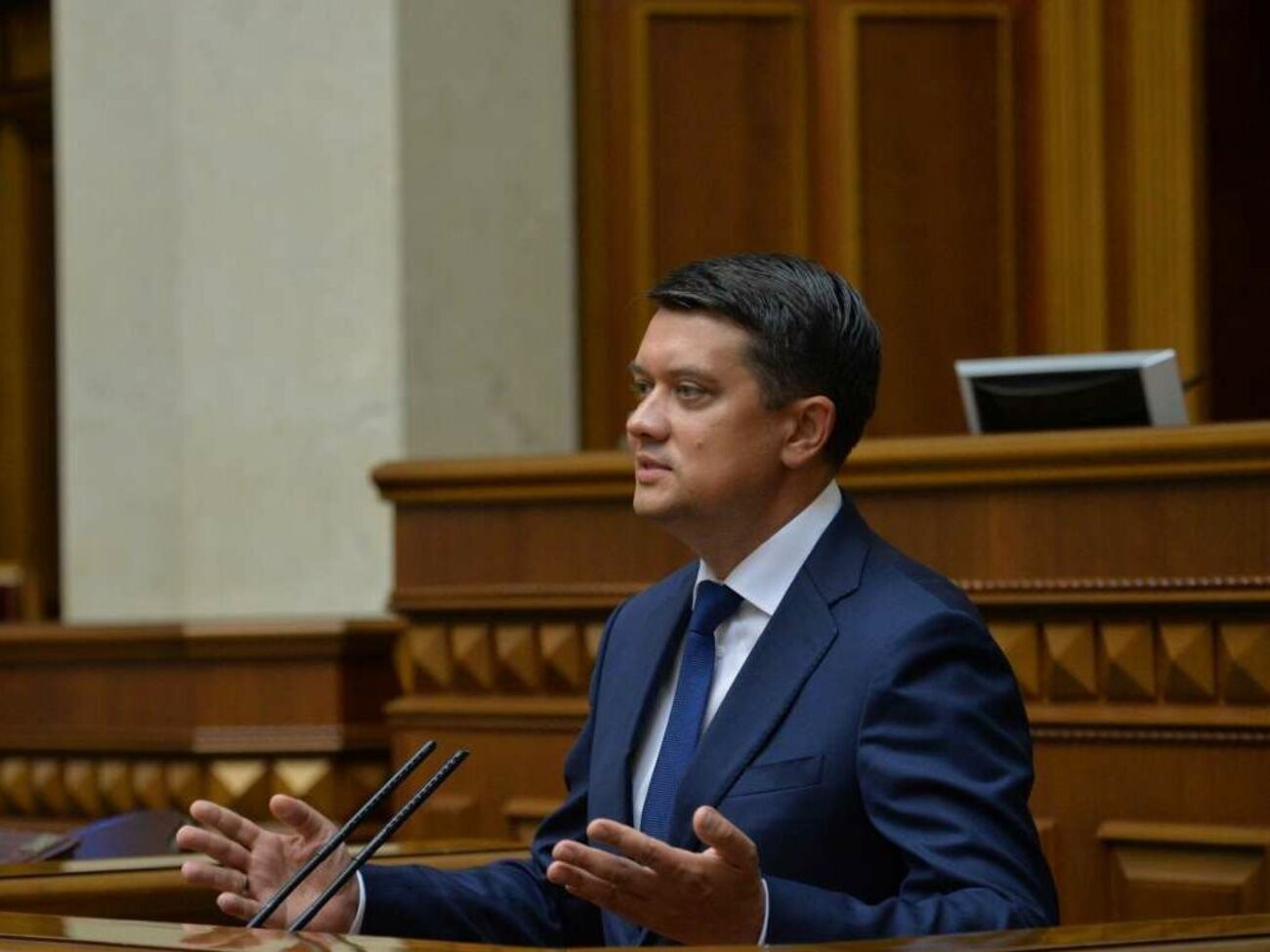 Разумков отметил, что если пригласят – обязательно примет участие в совещании