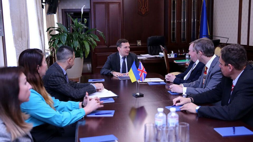 Енин встретился с представителями Великобритании 22 сентября