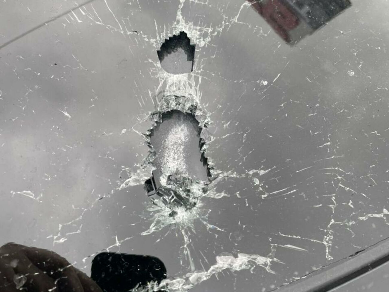 Машину Шефира обстреляли из автомата