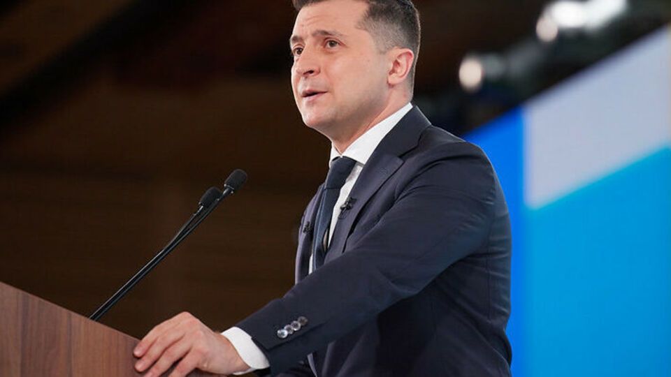 Зеленський: Україна не засинала. Це складно зробити під звуки вибухів