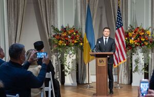 Зеленский отметил, что в Украине строятся дороги