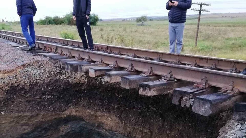 Потяги будуть скеровувати в об'їзд пошкодженої ділянки