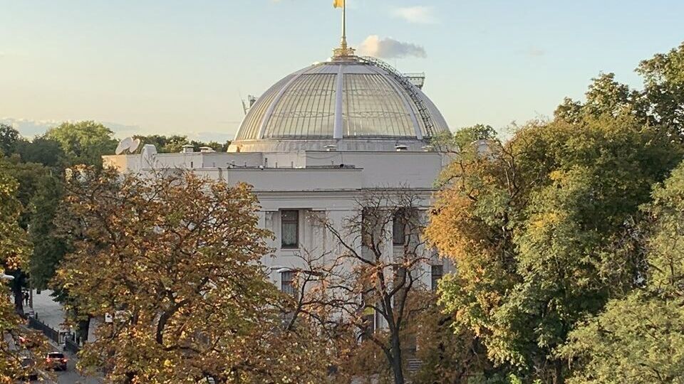 Рада решила работать 23 сентября до тех пор, пока не рассмотрит законопроект об олигархах
