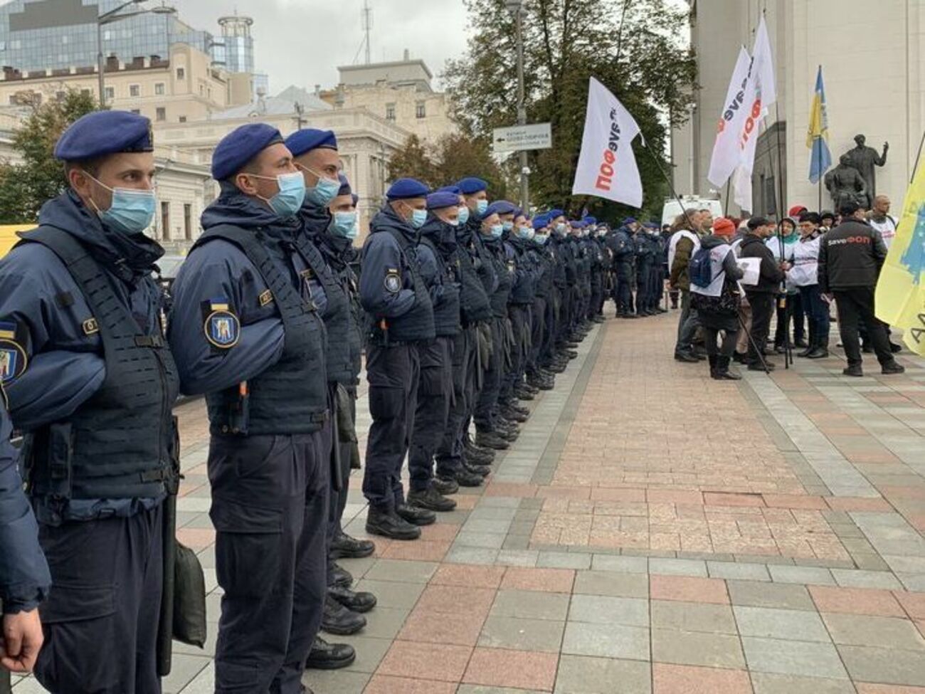 Під Радою сталася сутичка між представниками руху "SaveФОП" і поліцейськими