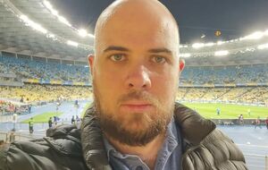 Запугать высаживанием рожка в машину Шефира – глупейшая идея, учитывая психотип Зеленского. Долгосрочная стратегия погружения в паранойю – другое дело