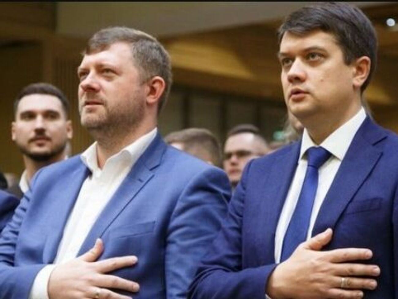 Корнієнко (ліворуч) і Разумков (праворуч) не дійшли згоди щодо того, що вважати командною роботою