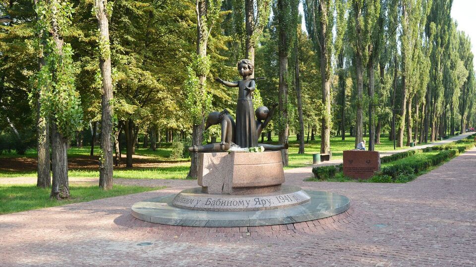 За результатами досліджень, майже половина українців не знає, де розташований Бабин Яр
