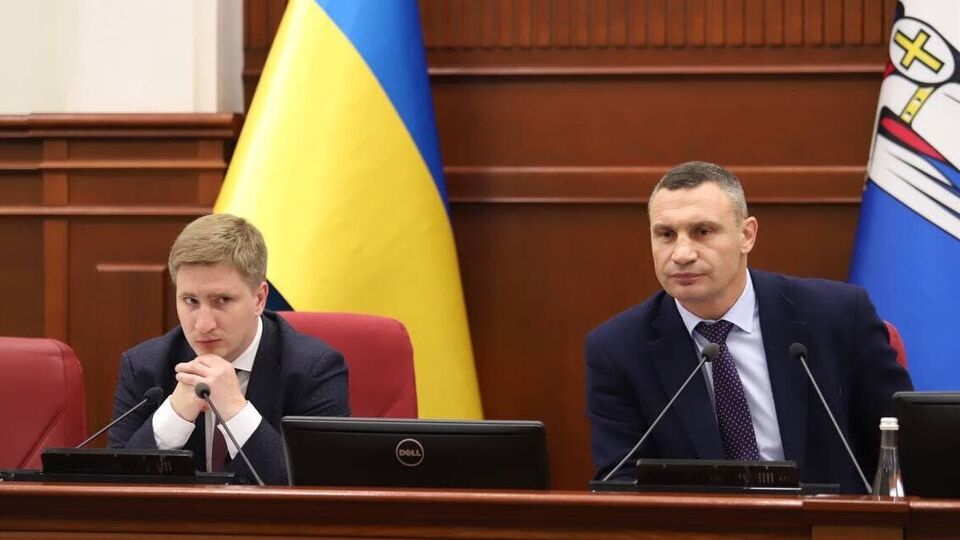 Віталій Кличко (праворуч): Асоціація міст України запропонувала центральній владі конкретні рішення, що дозволять вчасно розпочати постачання тепла та гарячої води населенню
