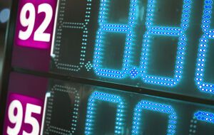 Средняя цена бензина А-92 и А-95 по Украине снизилась