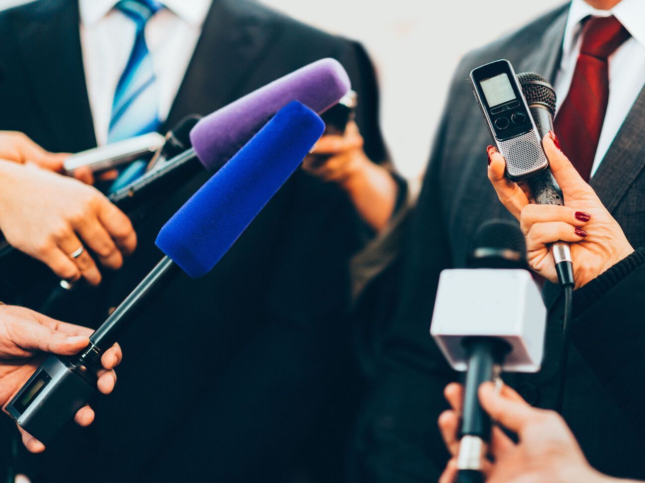 Журналистика на юге и востоке Украины, по словам респондентов, страдает от&nbsp;необъективности&nbsp;СМИ