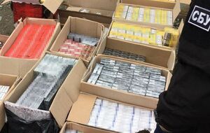 Оптовые партии контрафактных сигарет реализовывали практически во все регионы Украины, отметили в СБУ