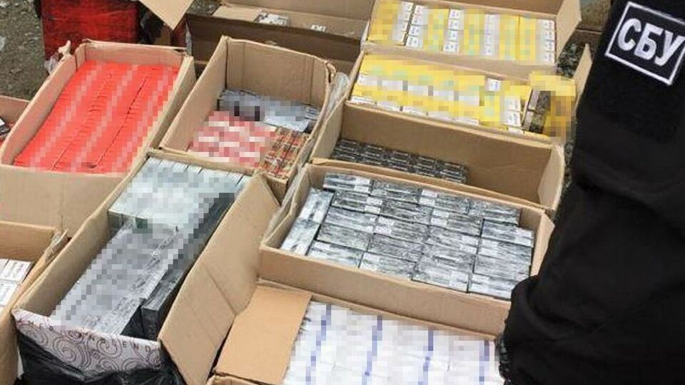 Оптовые партии контрафактных сигарет реализовывали практически во все регионы Украины, отметили в СБУ
