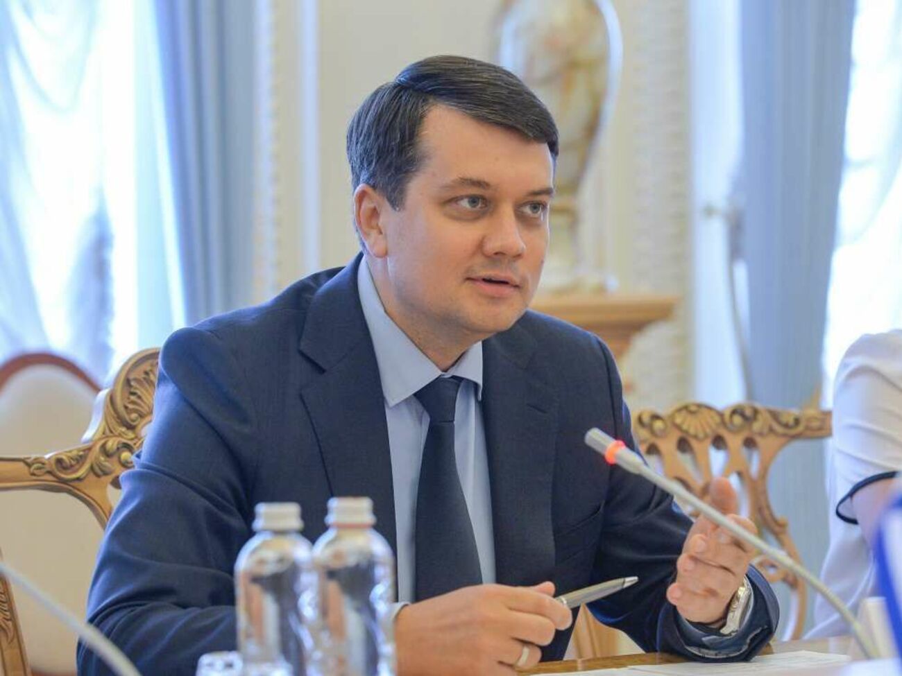 Во фракции "Слуга народа" хотят пообщаться с Разумковым