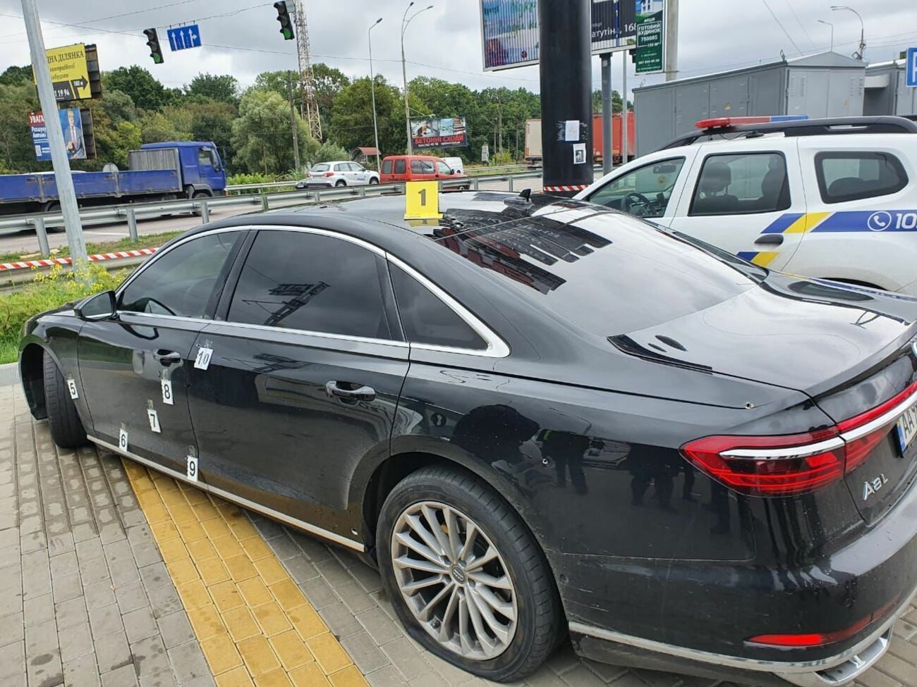 По автомобилю Шефира открыли огонь из автоматического оружия