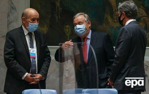 Ле Дріан (ліворуч) і Блінкен (праворуч) погодилися підтримувати тісний контакт для виходу з кризи між Францією та США