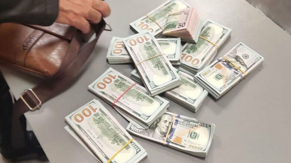 Мужчину задержали в Одессе, у него изъяли похищенные деньги