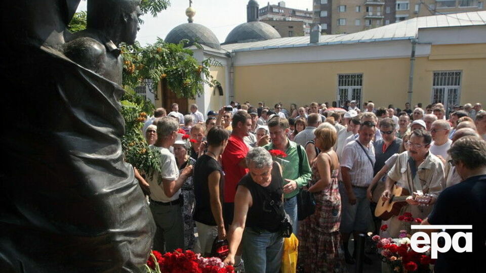 Высоцкий похоронен на Ваганьковском кладбище Москвы