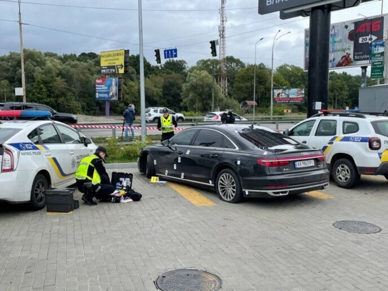 По данным прокуратуры, по машине Шефира выпустили 18 пуль
