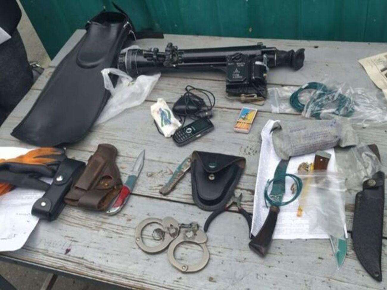 Женщина пояснила, что рюкзак принадлежит ее сыну, а она не обратила внимания на его содержимое