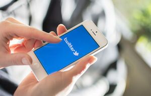 Услуга доступна пользователям, которым исполнилось 18 лет