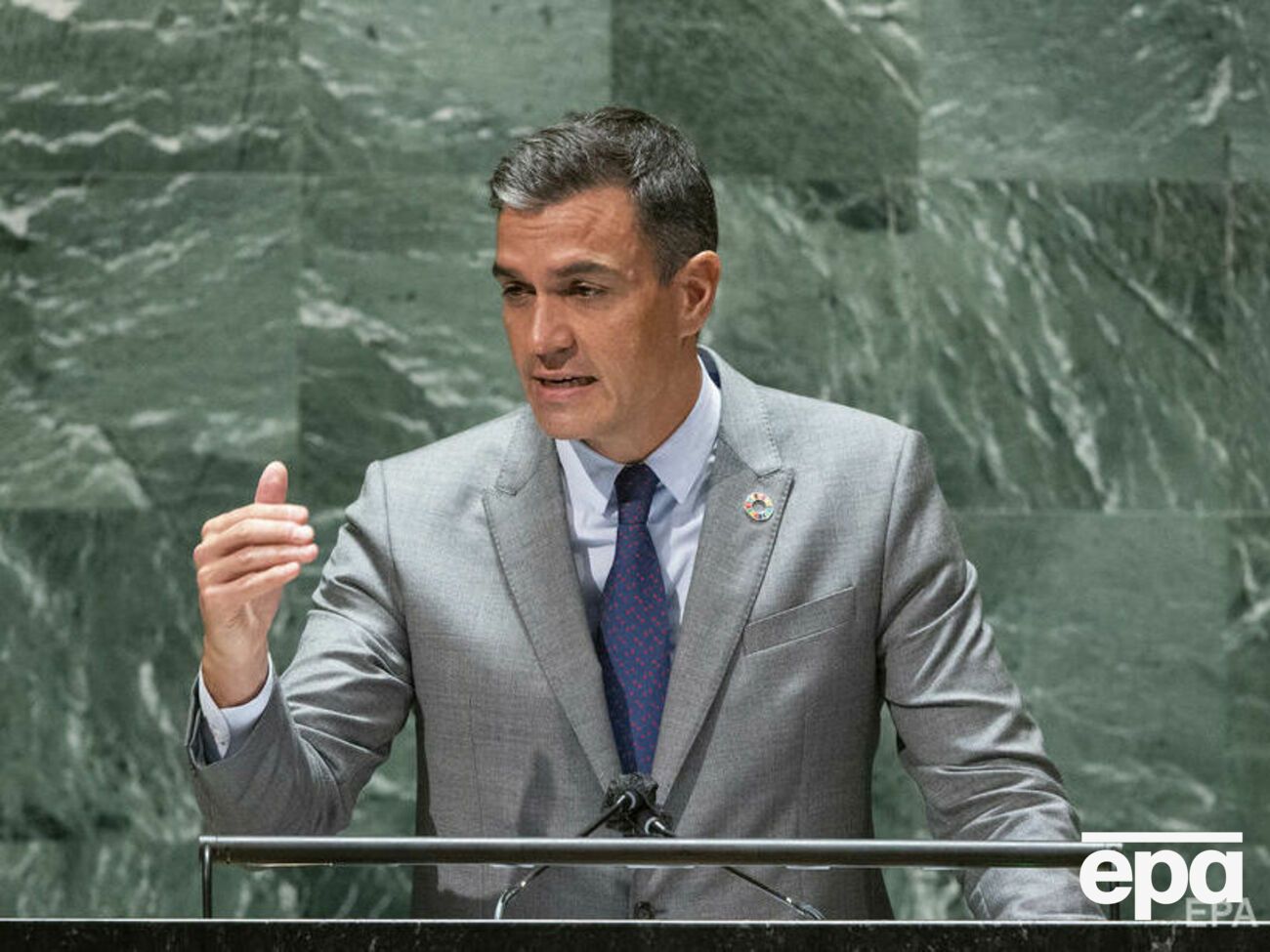 Санчес отметил, что с уважением отнесется к решению итальянского суда