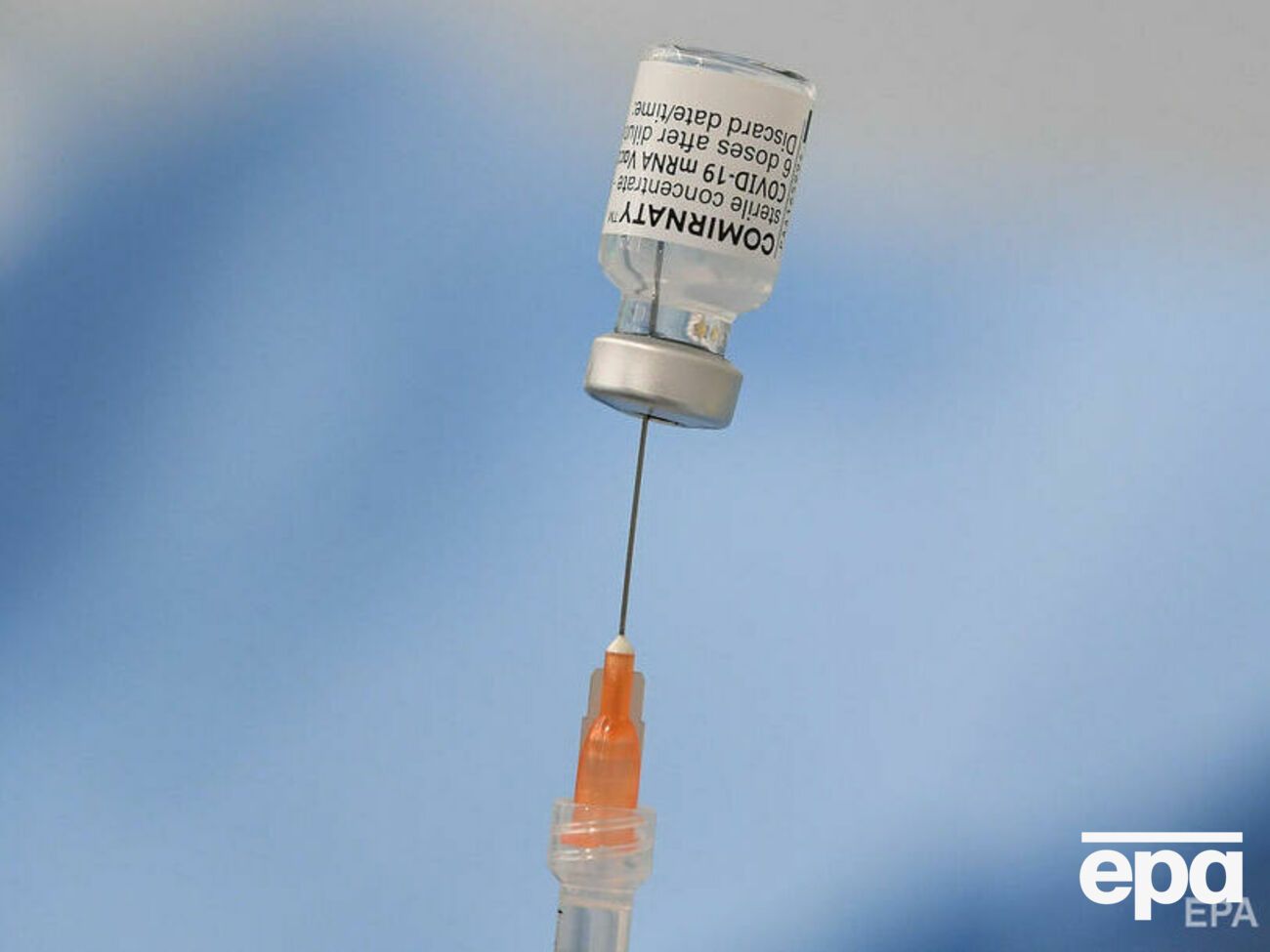 Зараз середній рівень вакцинації в Україні становить 107 тис. щеплень на добу