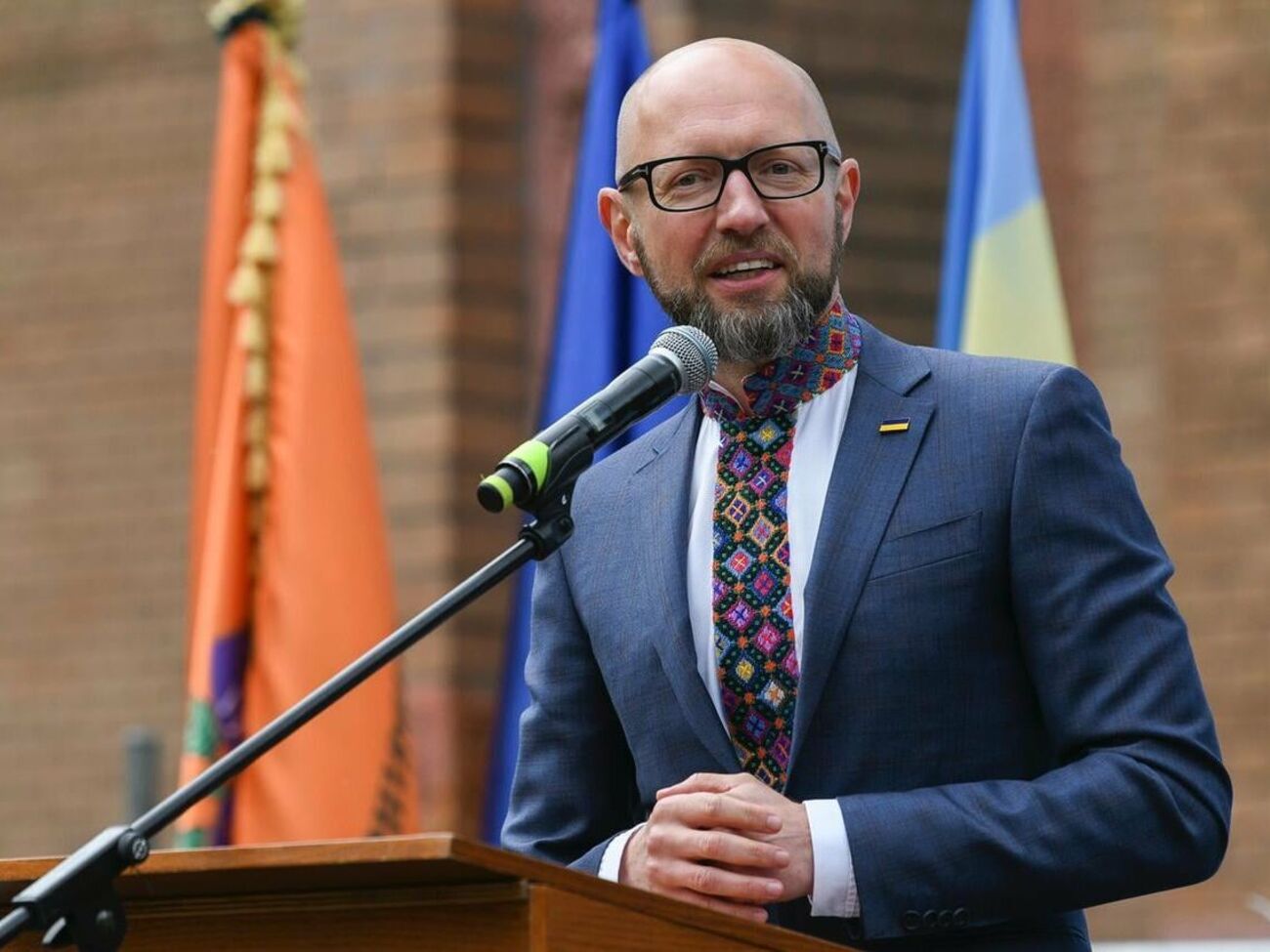 Яценюк: Доки люди не почнуть фінансувати політиків, в Україні буде олігархія