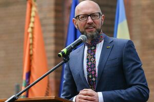 Яценюк: Доки люди не почнуть фінансувати політиків, в Україні буде олігархія