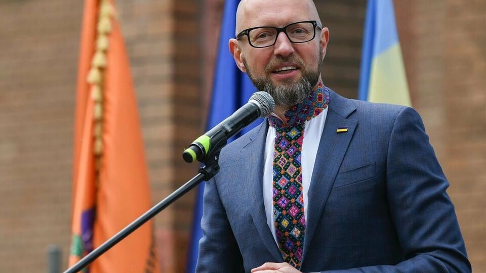 Яценюк: Доки люди не почнуть фінансувати політиків, в Україні буде олігархія