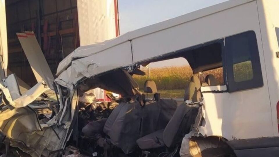 Водій мікроавтобуса їхав зі швидкістю приблизно 100 км/год