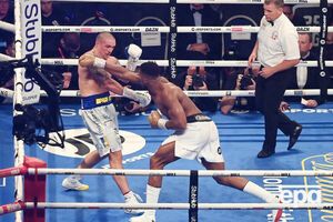 Бой проходит в Лондоне