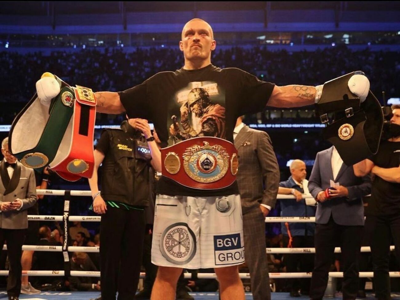 Усик переміг у бою за звання об'єднаного чемпіона світу за версіями WBA Super, WBO, IBF та IBO в суперважкій вазі