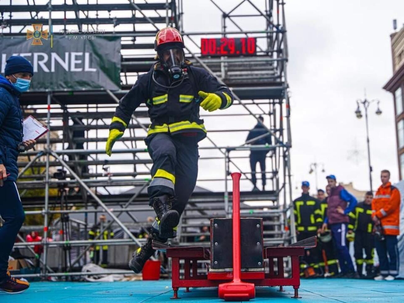 В соревнованиях принимают участие 19 команд