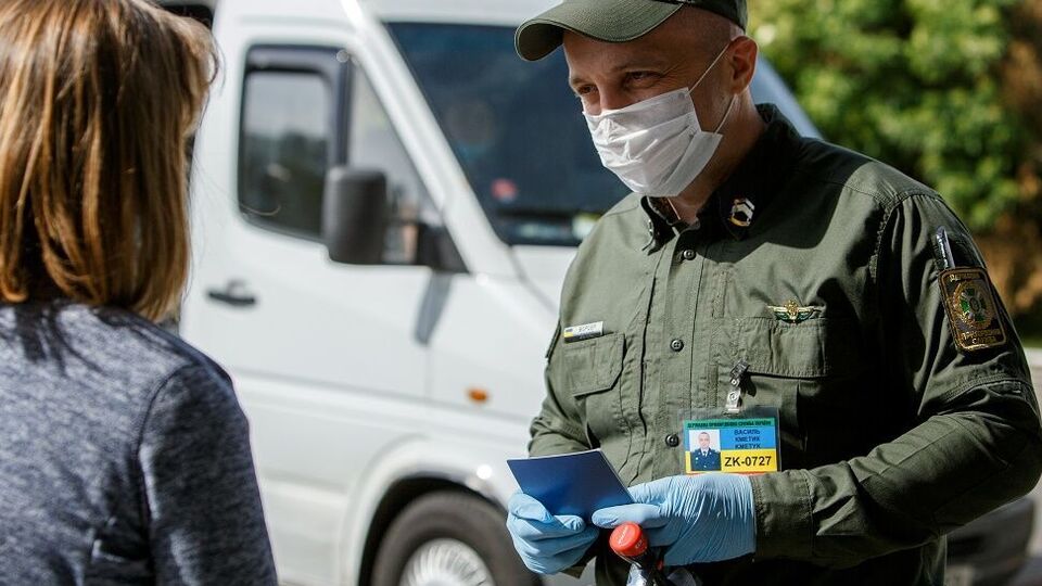 COVID-сертификаты проверяли у украинцев, которые возвращались из-за рубежа, а также у иностранцев