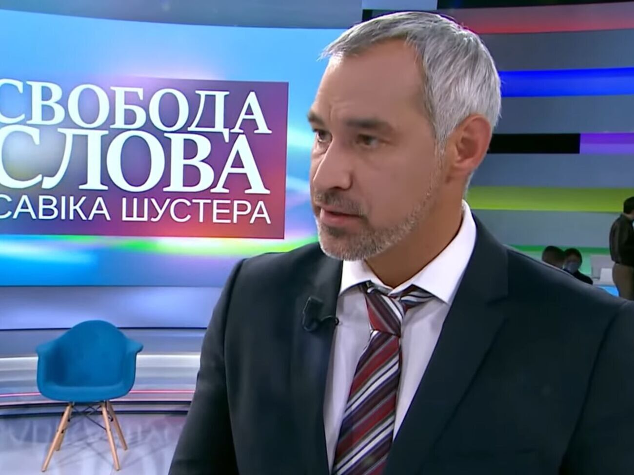 Рябошапка: Можливо, закон передбачає, що олігархи щось повернуть чи доплатять державі? Чи щось повернуть людям? У законі нічого про це немає. Зате там є про президента і про збільшення його повноважень