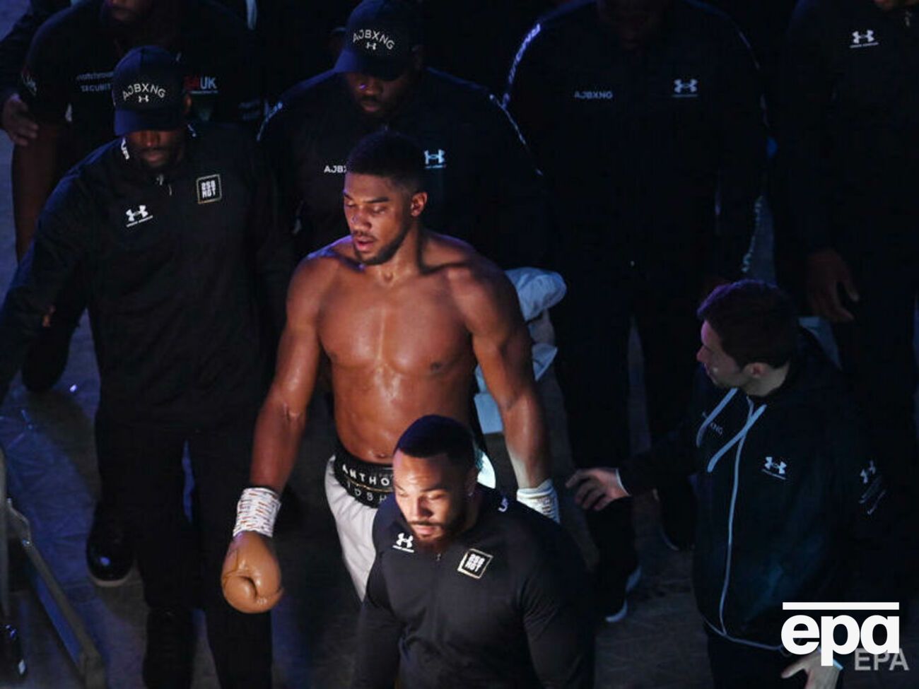 Джошуа проиграл в бое с Усиком