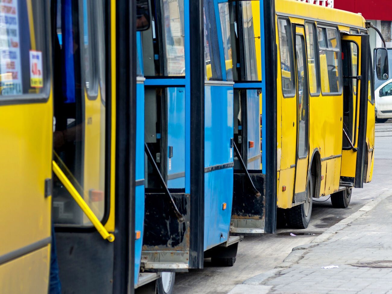 По словам Кузина, полное прекращение работы транспорта в Украине невозможно