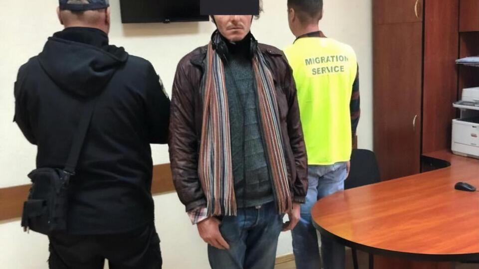 Иностранца намерены вернуть в Испанию