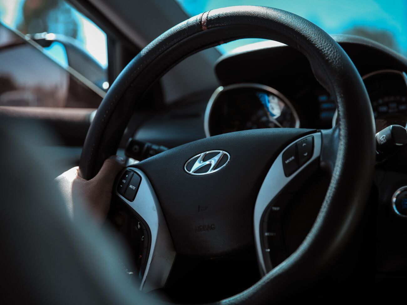 Минфин заказал два электромобиля