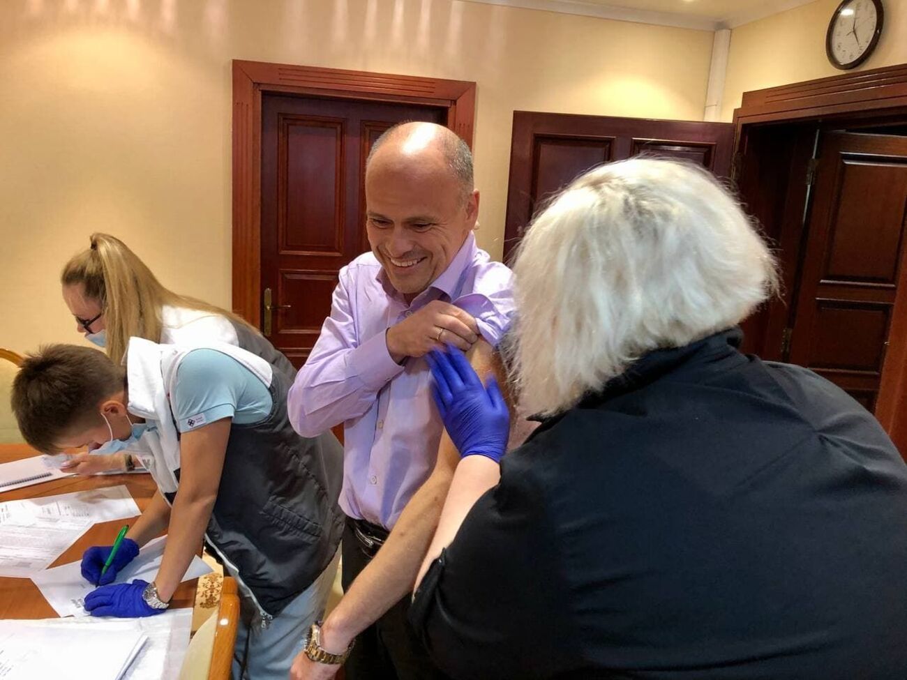 Вакцинация от гриппа не входит в календарь обязательных прививок, но она значительно дешевле, чем лечение болезни или ее осложнений