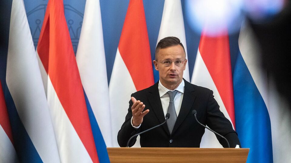 Сіярто не вважає постачання російського газу політичним питанням