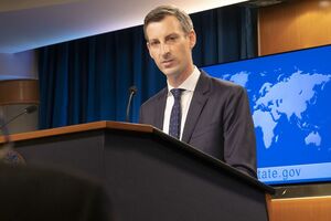 Прайс вакцинирован от коронавируса