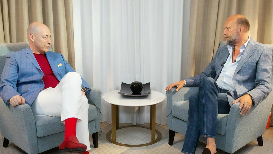 Гордон записал интервью с Пугачевым во Франции