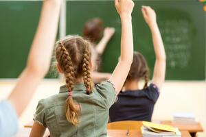 Школы, где вакцинировано менее 80% педагогов, должны быть переведены на дистанционное обучение