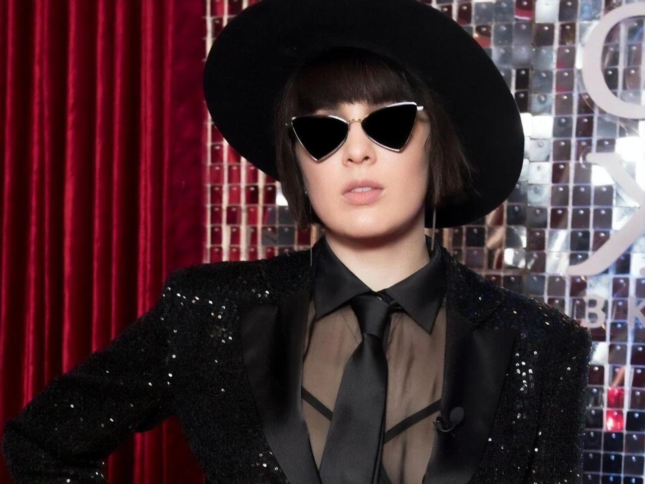 Maruv: Фотосессия для российского Playboy. Оцените от 1 до 10