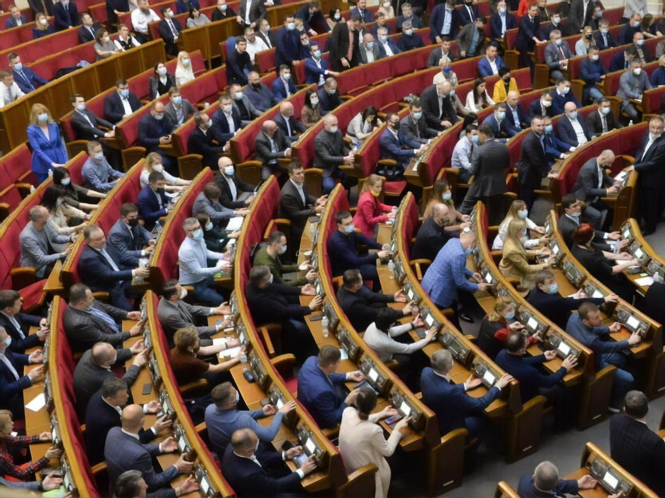 21,3% украинцев надеются на действующую власть