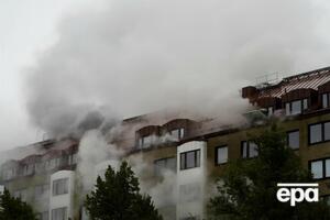 После взрыва в доме начался пожар, задымлены несколько лестничных клеток